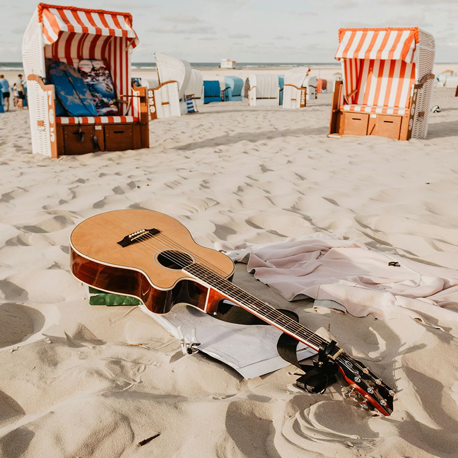 Gitarre am Strand